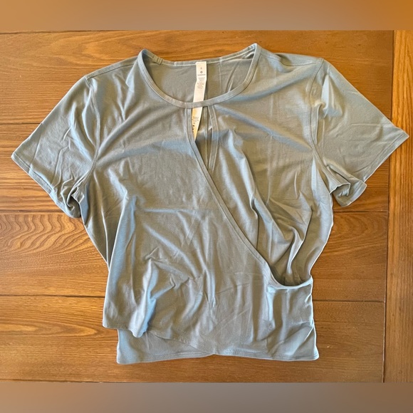 Lululemon Wrap Style Crop Top 8 - Picture 1 of 4